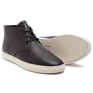 Clae Strayhorn black leather chukka